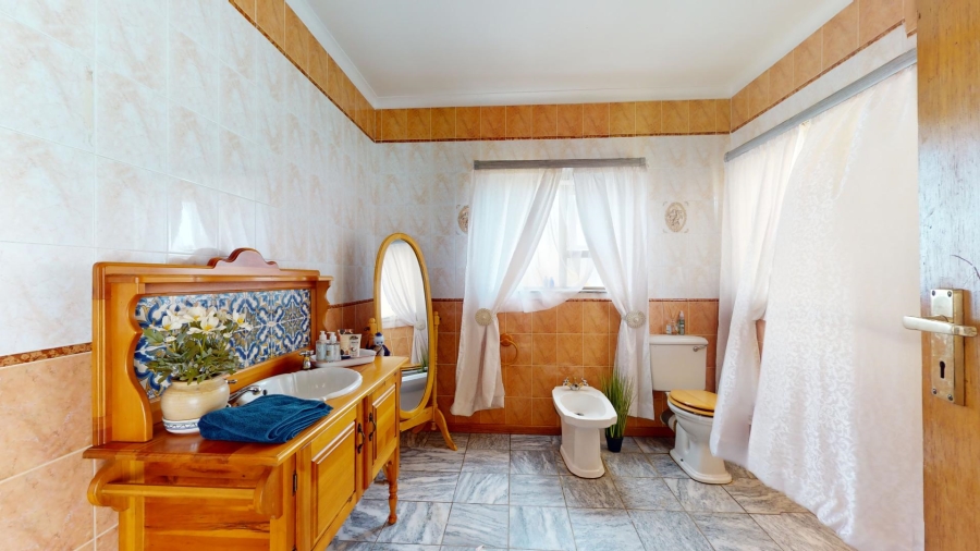 6 Bedroom Property for Sale in Van Der Hoff Park North West